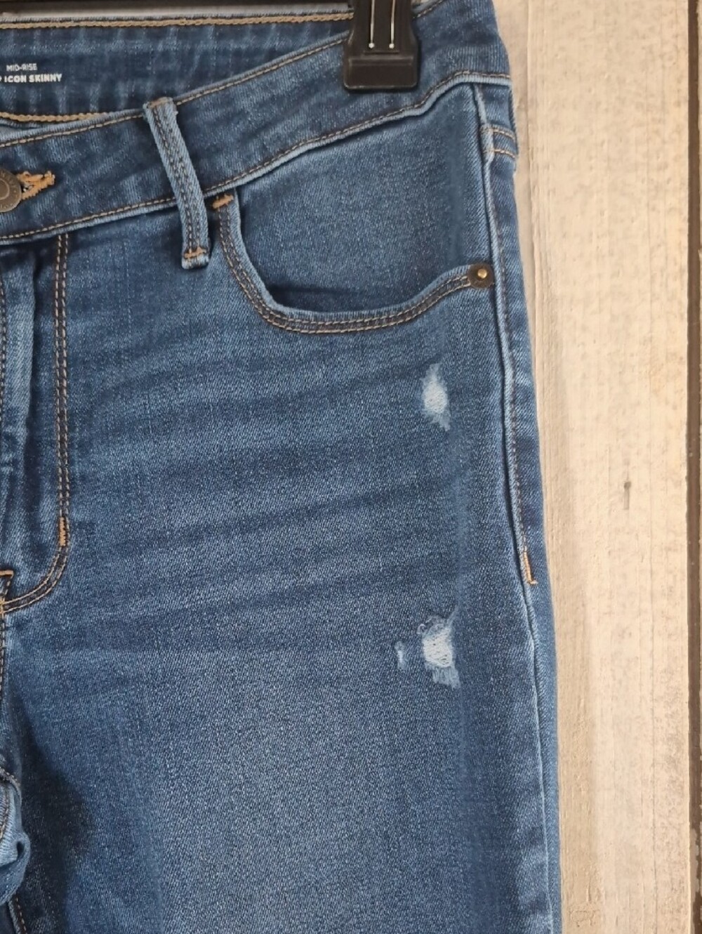 Old Navy Women's Skinny Jeans - Medium Blue Distressed - Picture 4 of 12